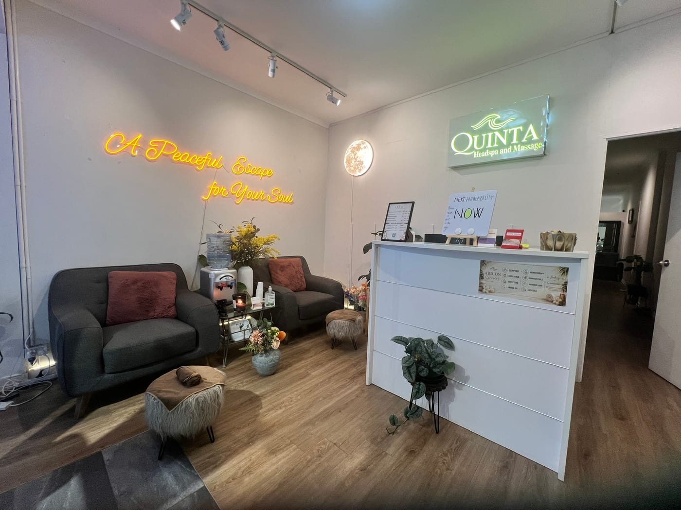 Quinta reception and waiting lounge